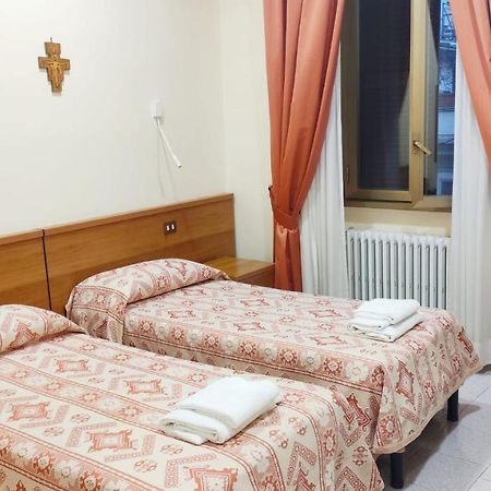Suore Concezioniste Missionarie - Carmen Salles Roma Panzió Kültér fotó