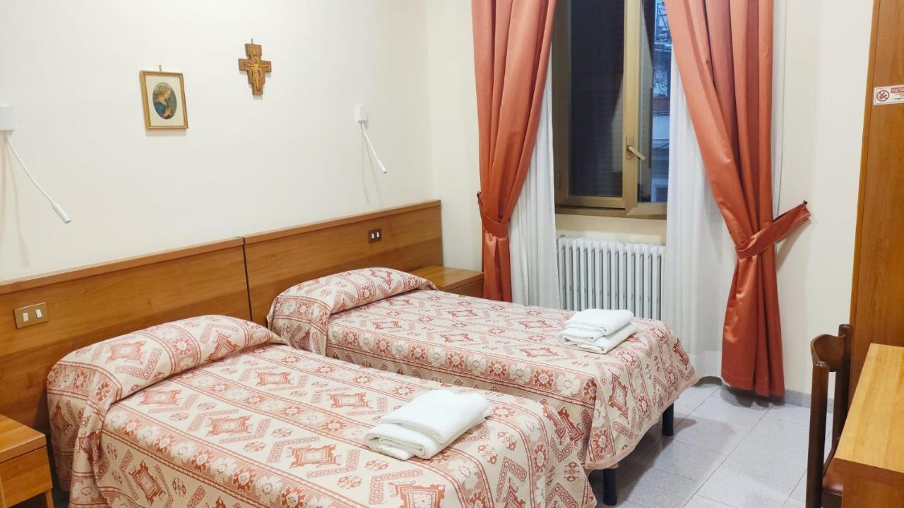 Suore Concezioniste Missionarie - Carmen Salles Roma Panzió Kültér fotó